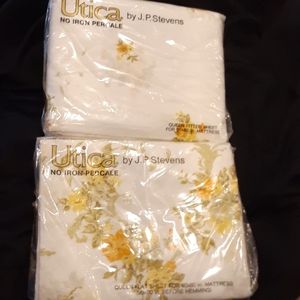Utica by J.P. Steven's Queen fitted and flat sheet